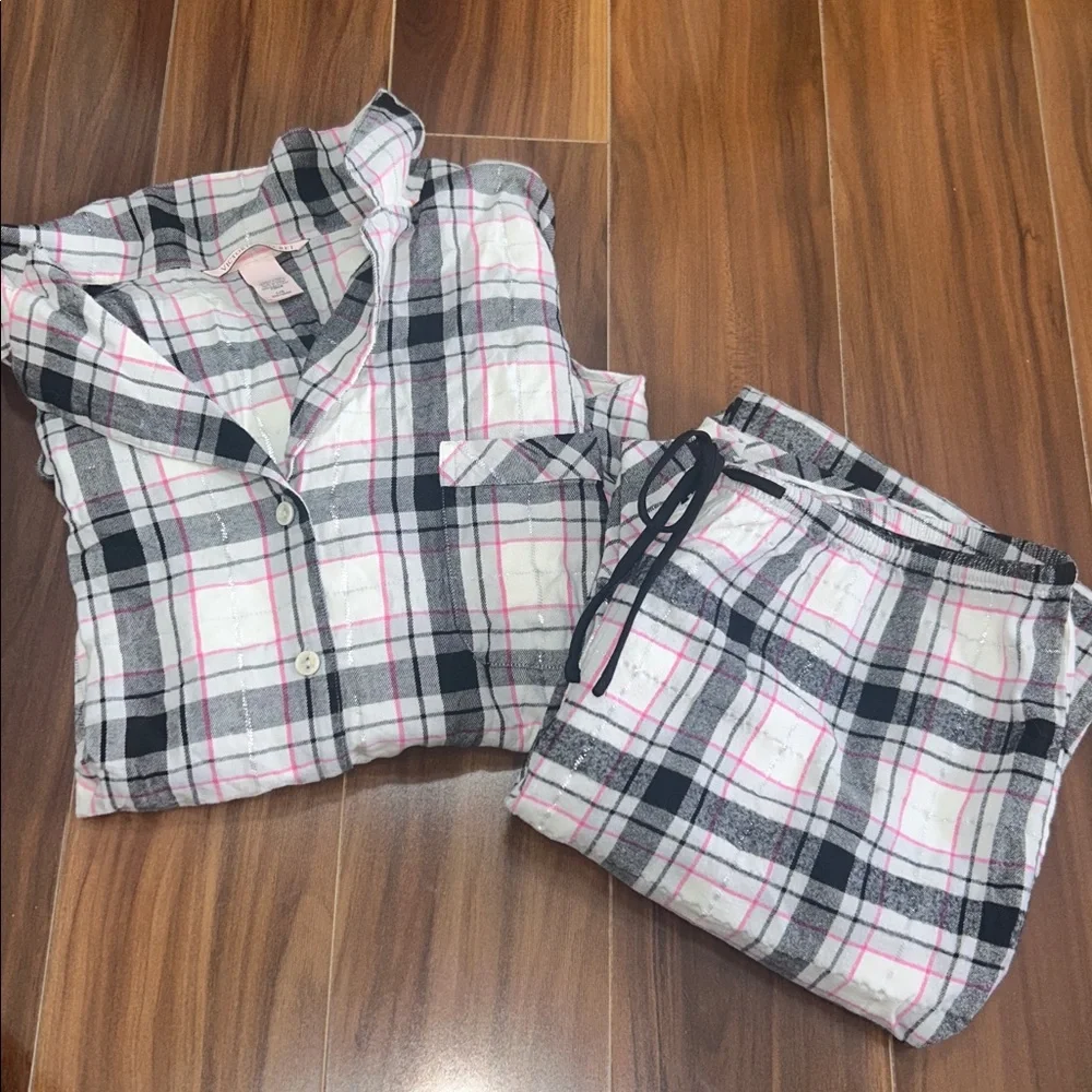 Large Victoria’s Secret pajama set